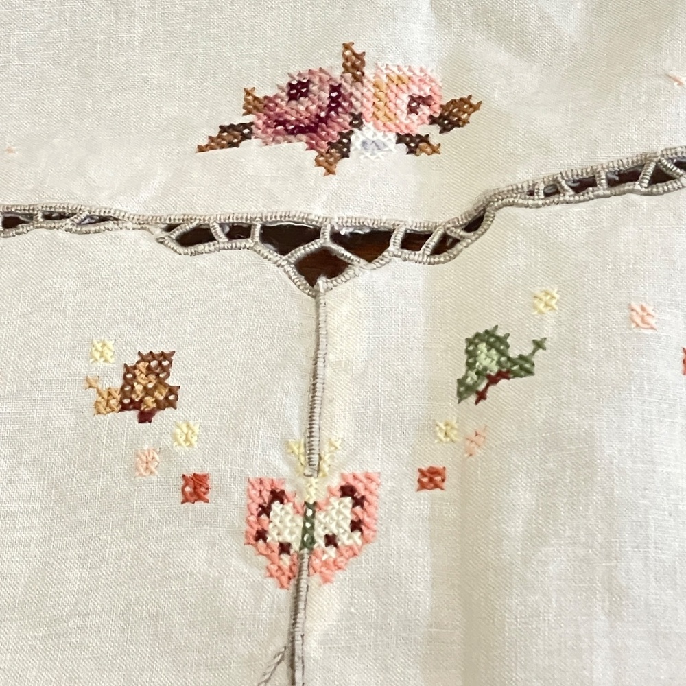 Vintage Linen Oval Tablecloth Embroidered Cross Stitched Roses Butterflies 64x65 - Picture 4 of 14